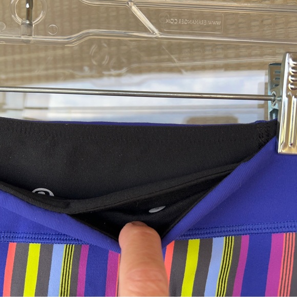 Lululemon Groove Crop Pants Black Multicolor Stripe Waist Band Reversible Size 6 - Picture 11 of 16